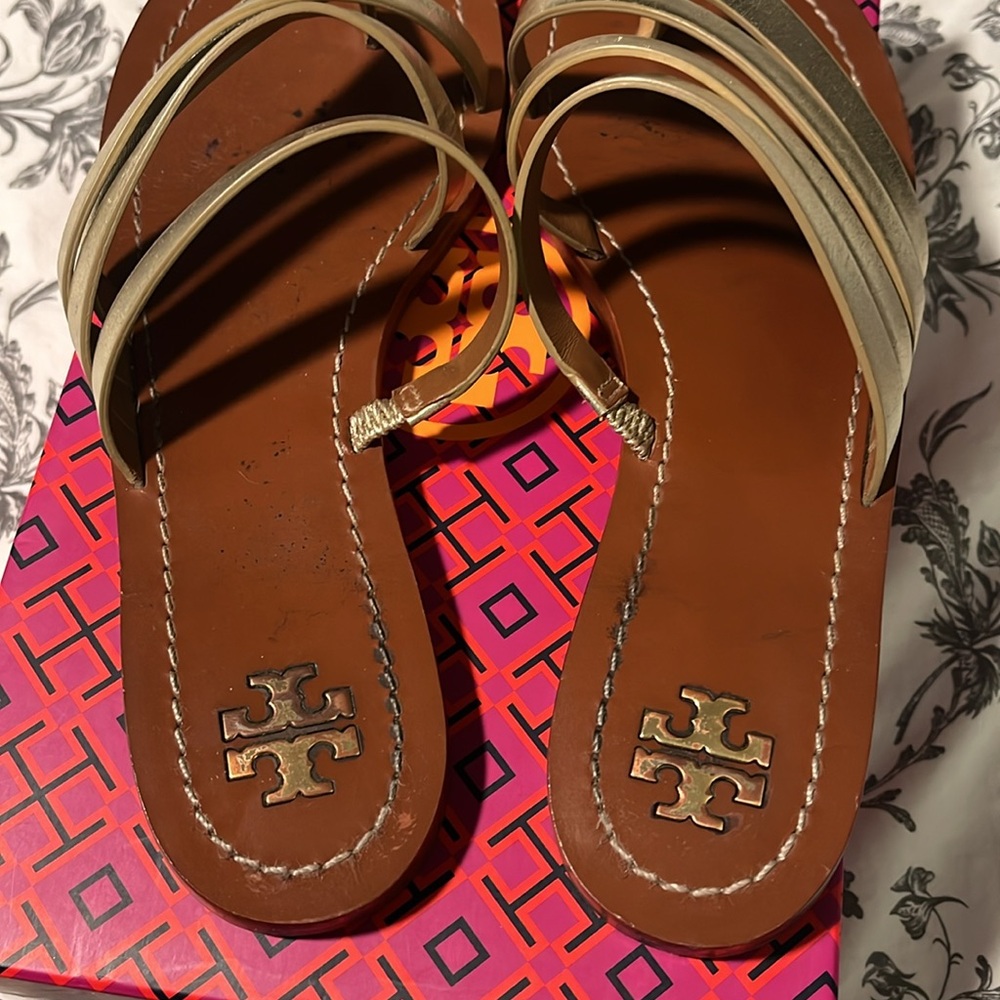 Tory Burch Gold Sz 8 Patos Flat Sandal - Picture 3 of 6